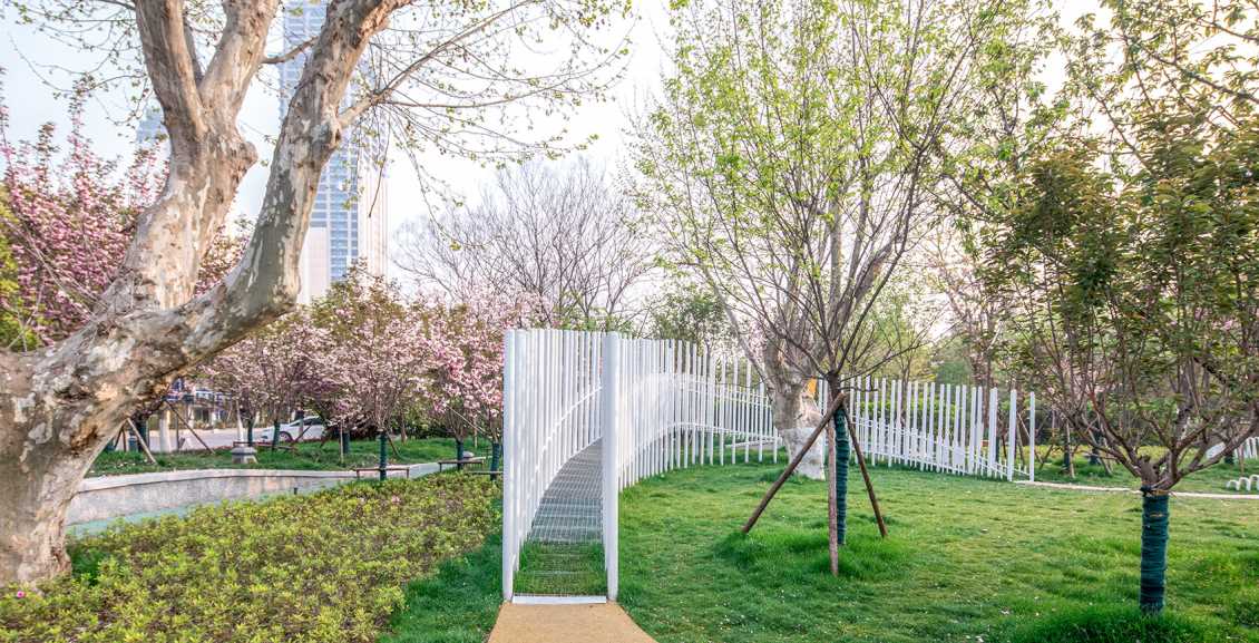 湖北非标定制滑梯：如何保养不锈钢滑梯？